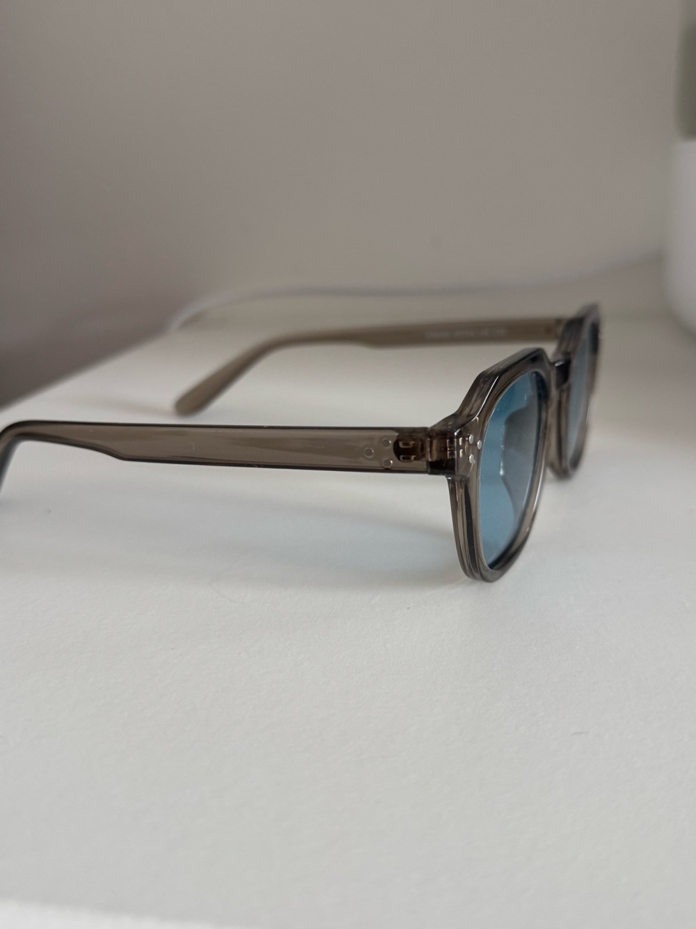 Classic Round Sunglasses in Brown, Gray, and Blue - Unbranded - Picture 3 of 9